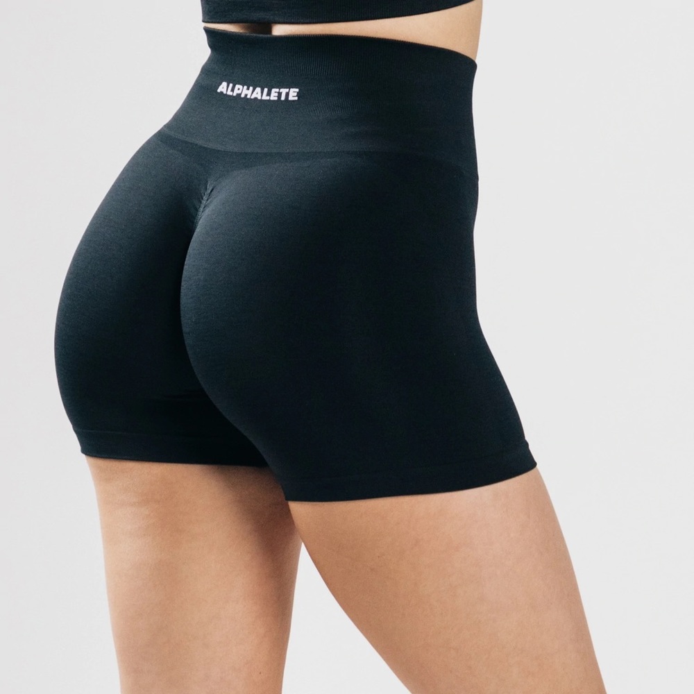 Alphalete amplify shorts size Large in Black